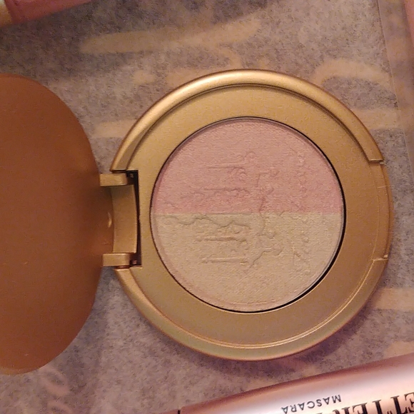 💝FIRM! NWT TOO FACED ONE HOT MAMA BOX SET (DISCONTINUED) - Picture 11 of 14